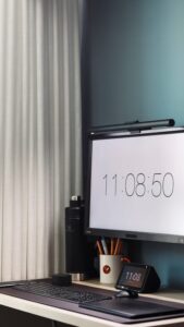 Sfaturi practice pentru organizarea unui birou acasă eficient și confortabil